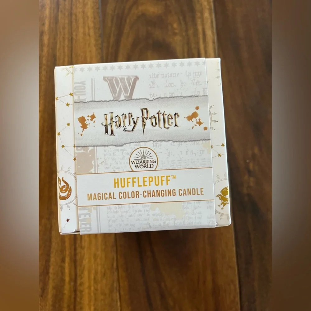 Harry Potter Hufflepuff Magical Color Changing Candle Unscented WIZARDING WORLD